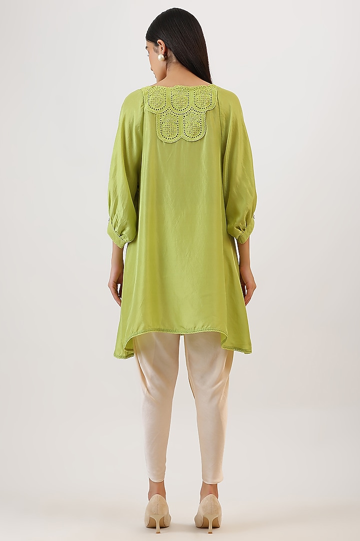 Green Pure Silk Botanical Embroidered Kurta Set by Vidushi Gupta at Pernia's Pop Up Shop