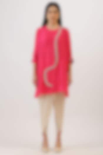 Fuchsia Pink Pure Silk Pearl Embroiderd Asymmetrical Kurta Set by Vidushi Gupta at Pernia's Pop Up Shop