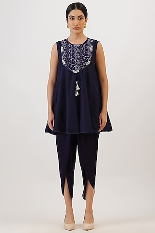 Aubergine Purple Pure Silk Floral Embroiderd Kurta Set by Vidushi Gupta