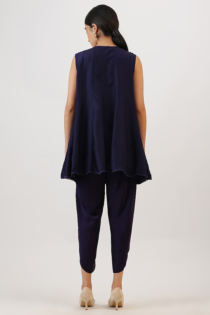 Aubergine Purple Pure Silk Floral Embroiderd Kurta Set by Vidushi Gupta at Pernia's Pop Up Shop
