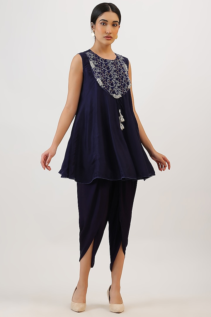 Aubergine Purple Pure Silk Floral Embroiderd Kurta Set by Vidushi Gupta at Pernia's Pop Up Shop