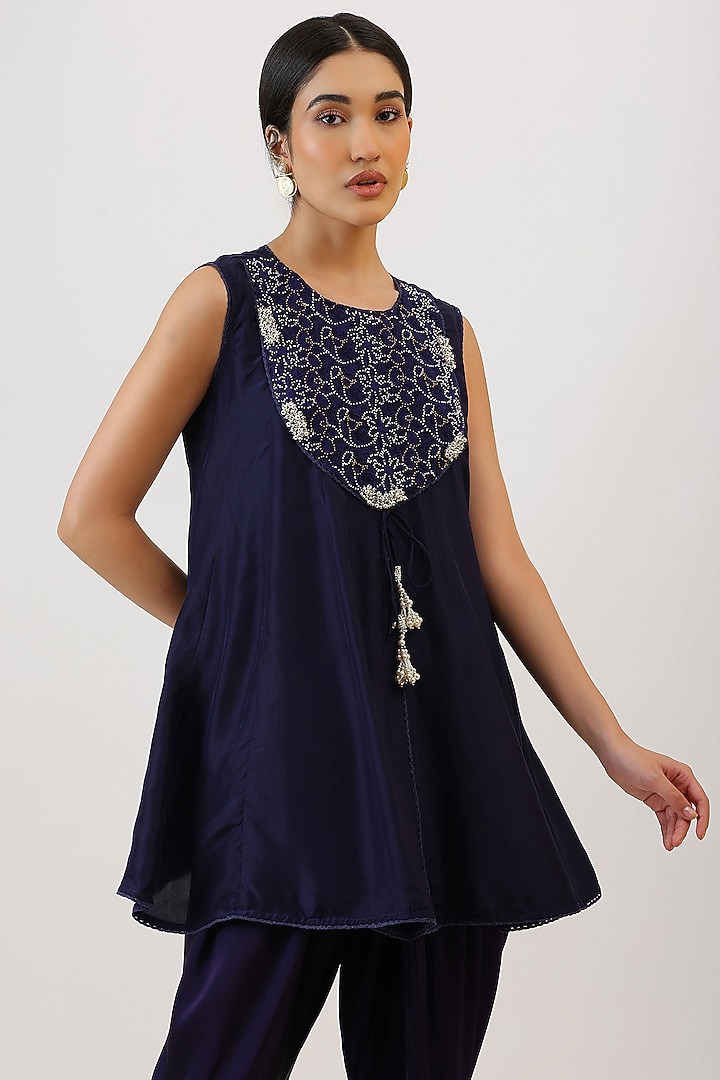 Aubergine Purple Pure Silk Floral Embroiderd Kurta Set by Vidushi Gupta at Pernia's Pop Up Shop
