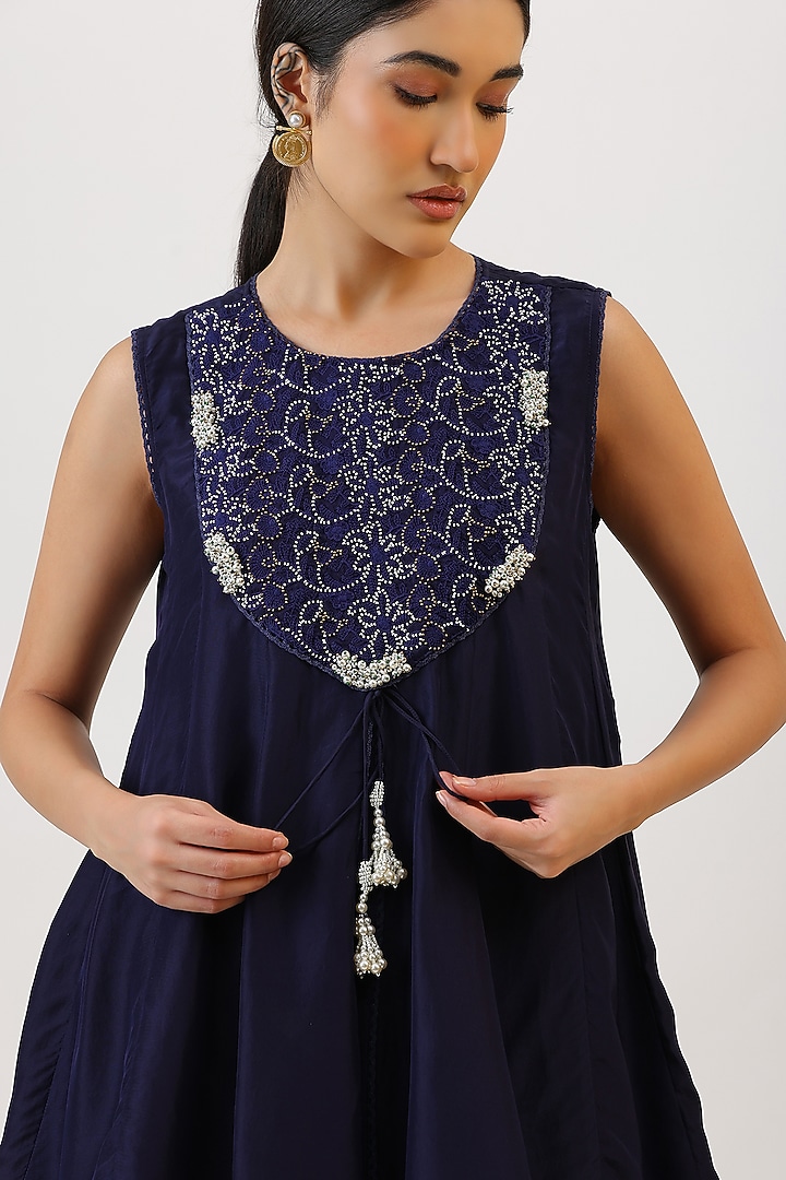 Aubergine Purple Pure Silk Floral Embroiderd Kurta Set by Vidushi Gupta at Pernia's Pop Up Shop