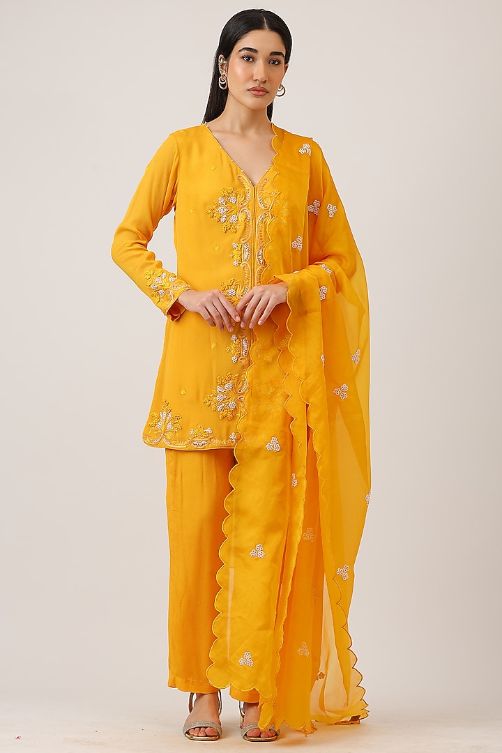 Yellow Modal Silk Thread Hand Embroidered Kurta Set by Vidushi Gupta at Pernia's Pop Up Shop