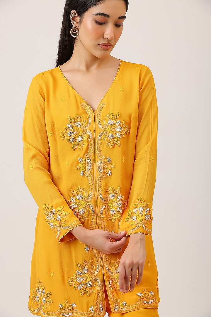 Yellow Modal Silk Thread Hand Embroidered Kurta Set by Vidushi Gupta at Pernia's Pop Up Shop
