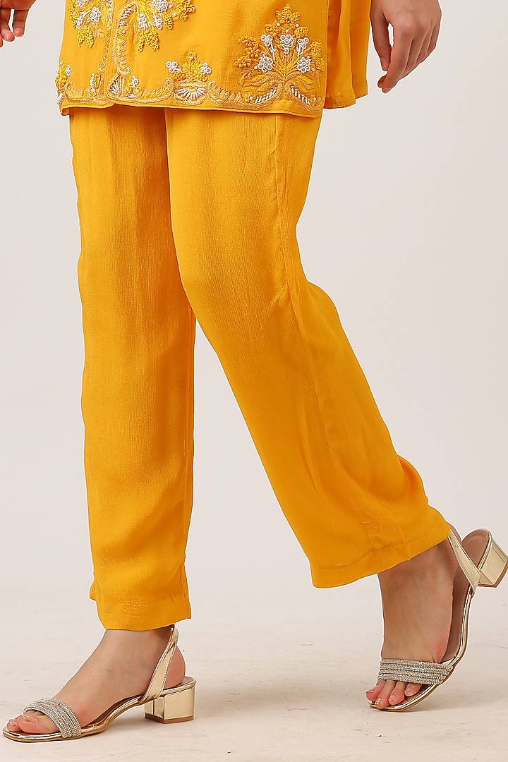 Yellow Modal Silk Thread Hand Embroidered Kurta Set by Vidushi Gupta at Pernia's Pop Up Shop