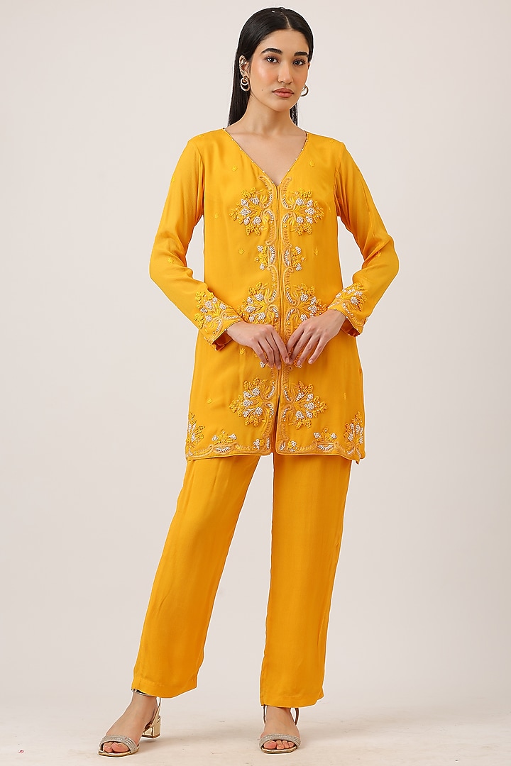 Yellow Modal Silk Thread Hand Embroidered Kurta Set by Vidushi Gupta at Pernia's Pop Up Shop