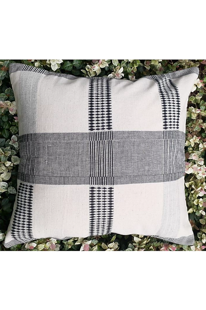 White & Black Cotton Handwoven Amii Cushion Covers (Set of 2) by Vekuvolu Dozo