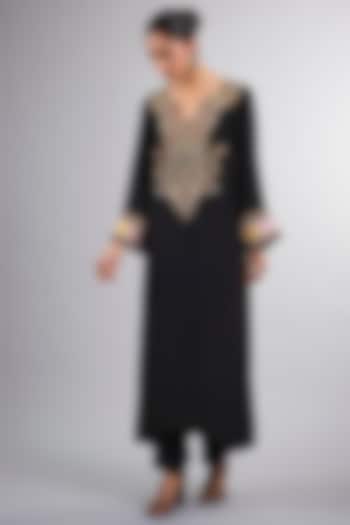 Black Crepe Hand Embroidered Kurta Set by Vedika Soni at Pernia's Pop Up Shop