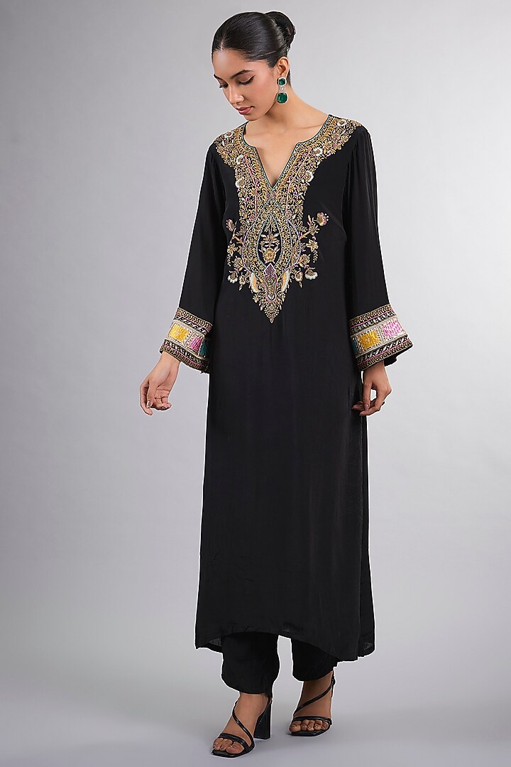 Black Crepe Hand Embroidered Kurta Set by Vedika Soni at Pernia's Pop Up Shop