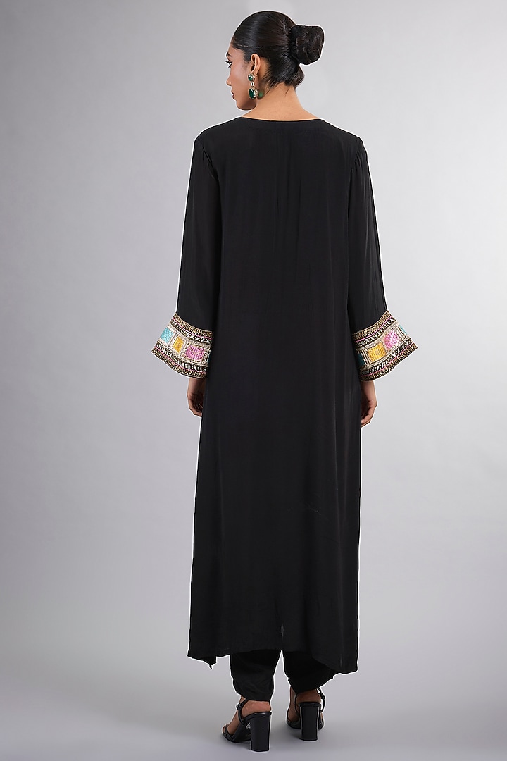 Black Crepe Hand Embroidered Kurta Set by Vedika Soni at Pernia's Pop Up Shop