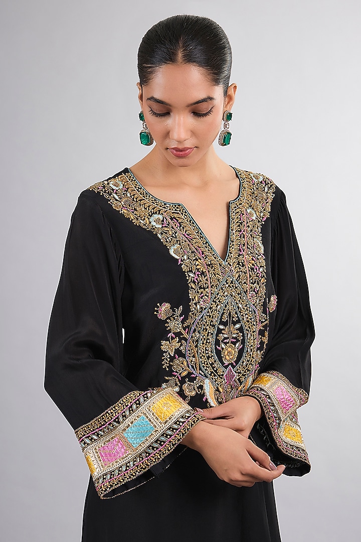 Black Crepe Hand Embroidered Kurta Set by Vedika Soni at Pernia's Pop Up Shop