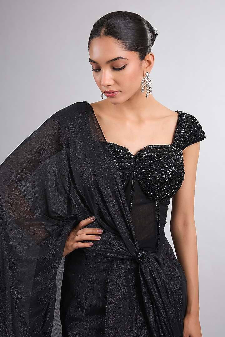 Black Shimmer Georgette & Net Party Wear Saree Set by Vedika Soni at Pernia's Pop Up Shop