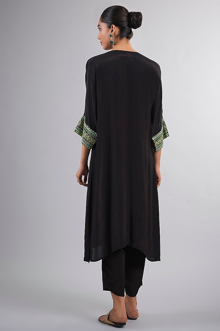 Black Crepe Hand Embroidered Kurta Set by Vedika Soni at Pernia's Pop Up Shop