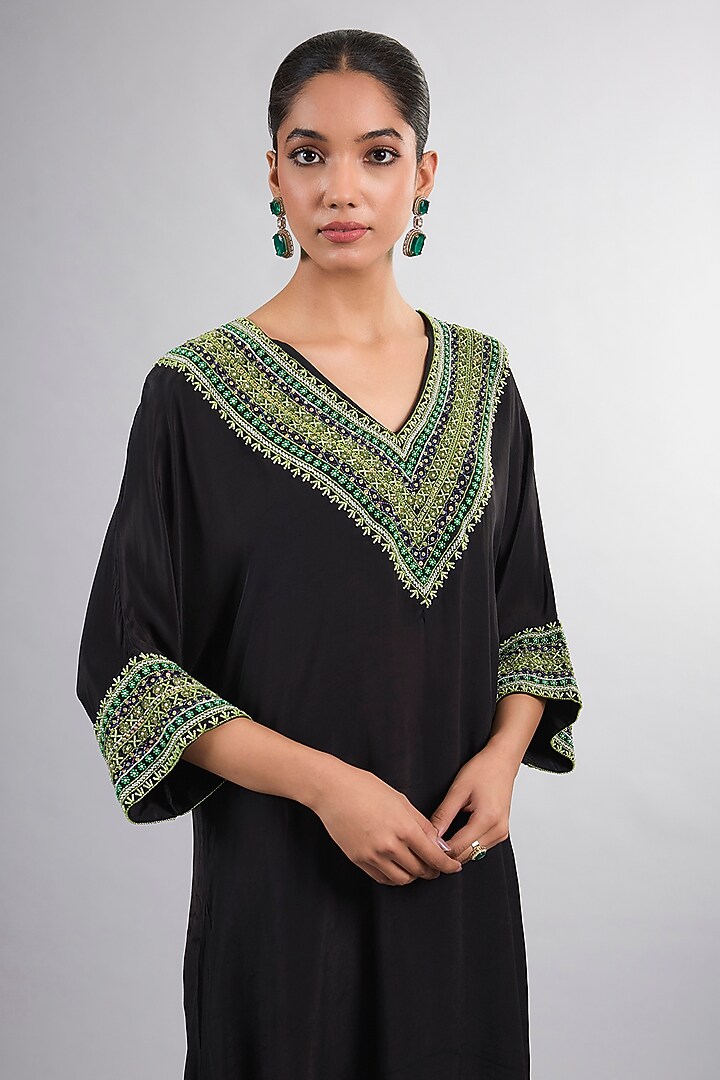 Black Crepe Hand Embroidered Kurta Set by Vedika Soni at Pernia's Pop Up Shop