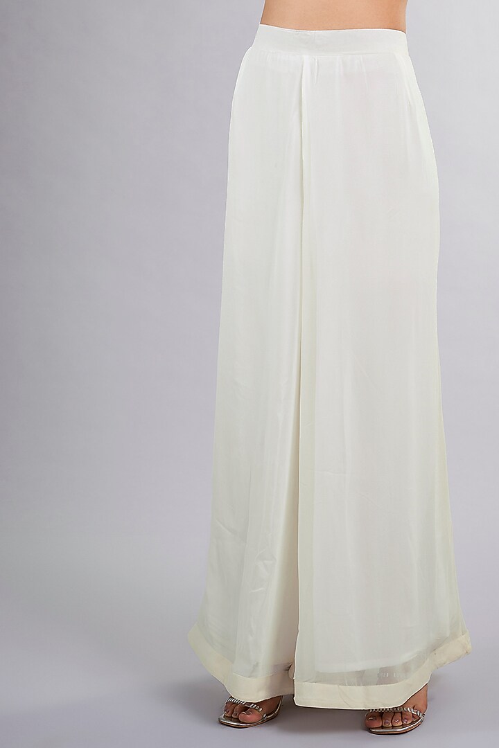 Ivory Silk Hand Embroidered Kurta Set by Vedika Soni at Pernia's Pop Up Shop