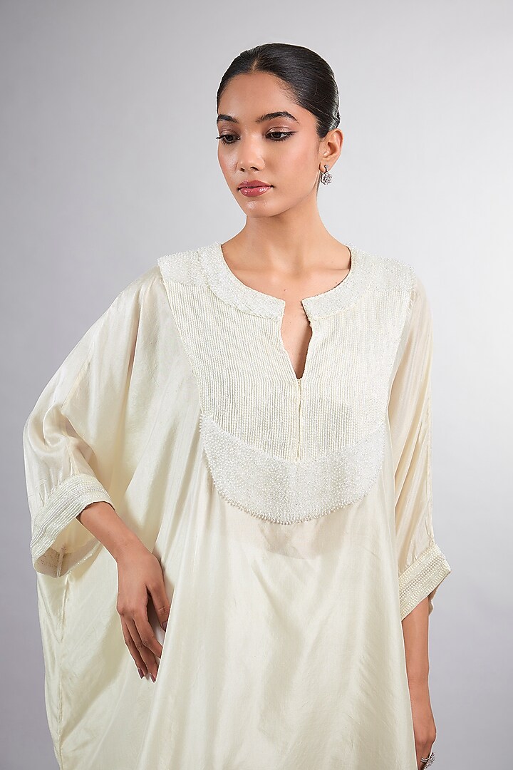 Ivory Silk Hand Embroidered Kurta Set by Vedika Soni at Pernia's Pop Up Shop