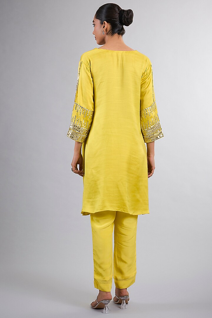 Yellow Cotton Hand Embroidered Kurta Set by Vedika Soni at Pernia's Pop Up Shop