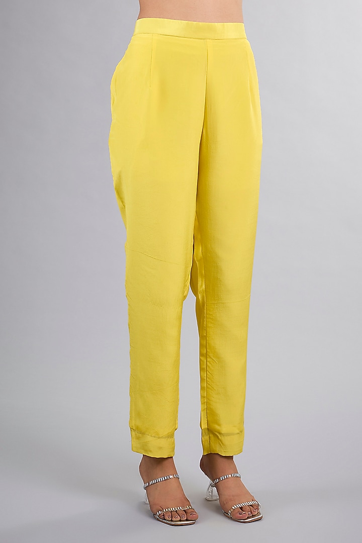Yellow Cotton Hand Embroidered Kurta Set by Vedika Soni at Pernia's Pop Up Shop