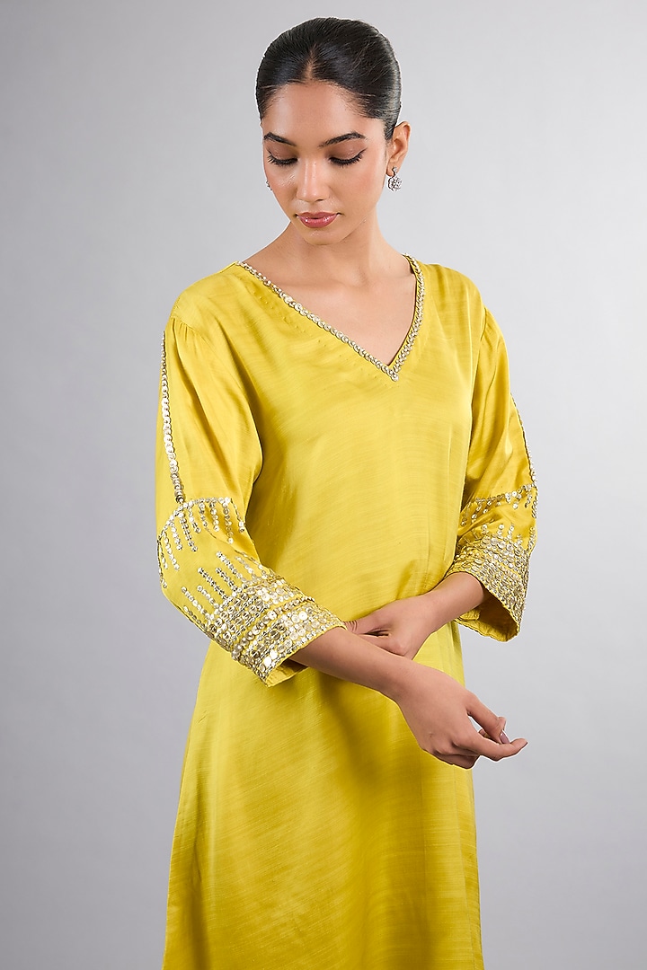 Yellow Cotton Hand Embroidered Kurta Set by Vedika Soni at Pernia's Pop Up Shop