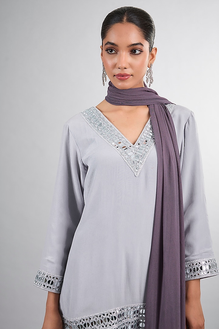 Grey Crepe Hand Embroidered Kurta Set by Vedika Soni at Pernia's Pop Up Shop