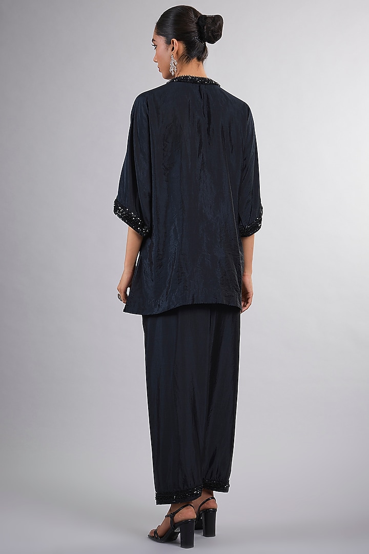Black Silk Hand Embroidered Kurta Set by Vedika Soni at Pernia's Pop Up Shop