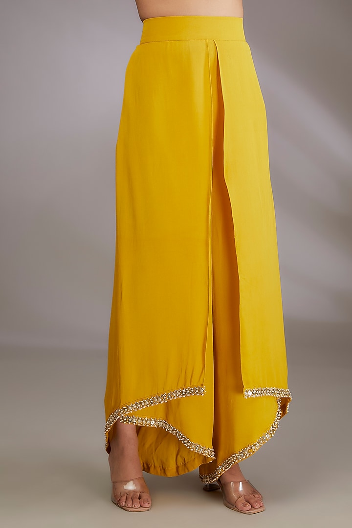 Ivory Georgette Hand Embroidered Kurta Set by Vedika Soni at Pernia's Pop Up Shop