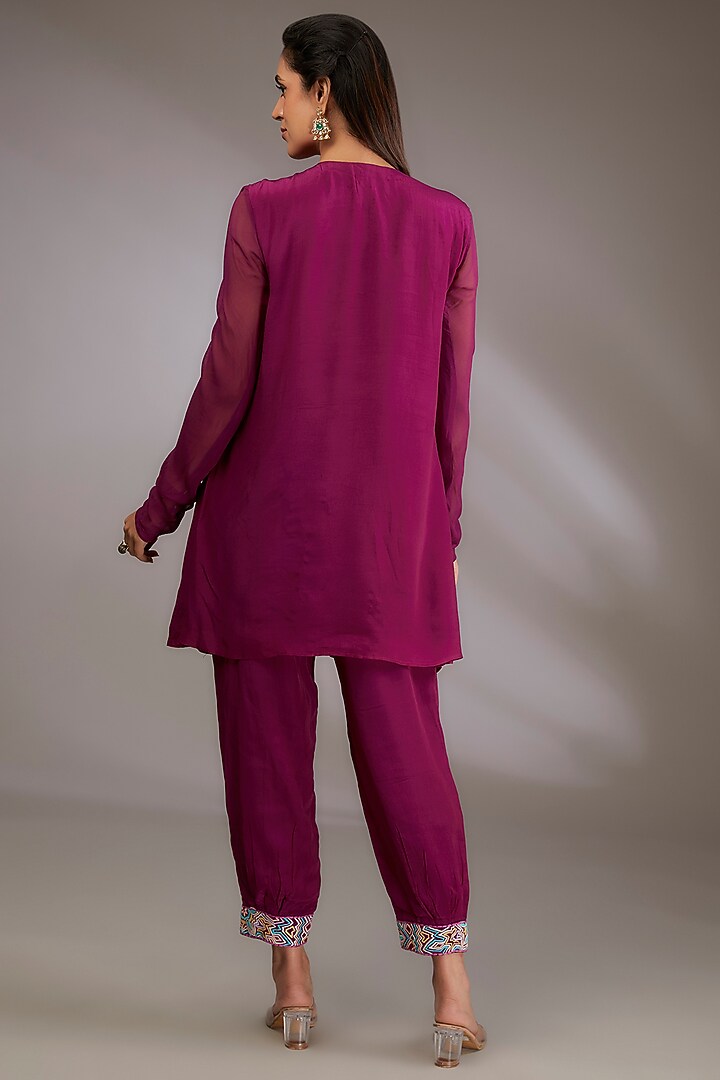 Wine Georgette Machine Embroidered Kurta Set by Vedika Soni at Pernia's Pop Up Shop
