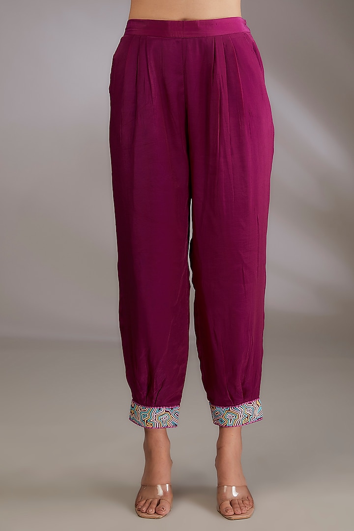 Wine Georgette Machine Embroidered Kurta Set by Vedika Soni at Pernia's Pop Up Shop