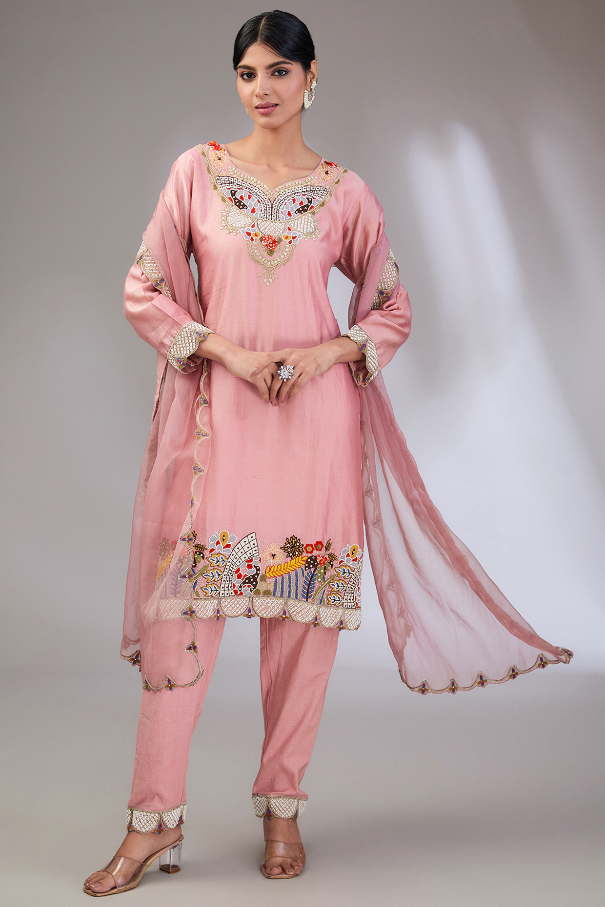 Pink Chanderi Machine Embroidered Kurta Set by Vedika Soni at Pernia's Pop Up Shop