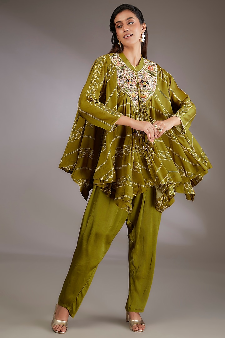 Mehendi Green Crepe Hand Embroidered Co-Ord Set by Vedika Soni at Pernia's Pop Up Shop