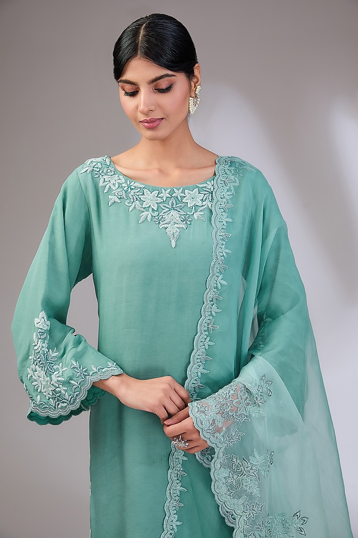 Sea Green Chanderi Machine Embroidered Kurta Set by Vedika Soni at Pernia's Pop Up Shop