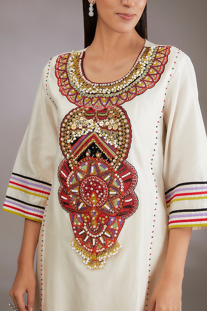 Ivory Chanderi Hand Embroidered Kurta Set by Vedika Soni at Pernia's Pop Up Shop