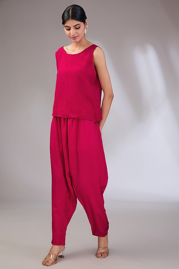 Magenta Crepe Machine Embroidered Co-Ord Set by Vedika Soni at Pernia's Pop Up Shop