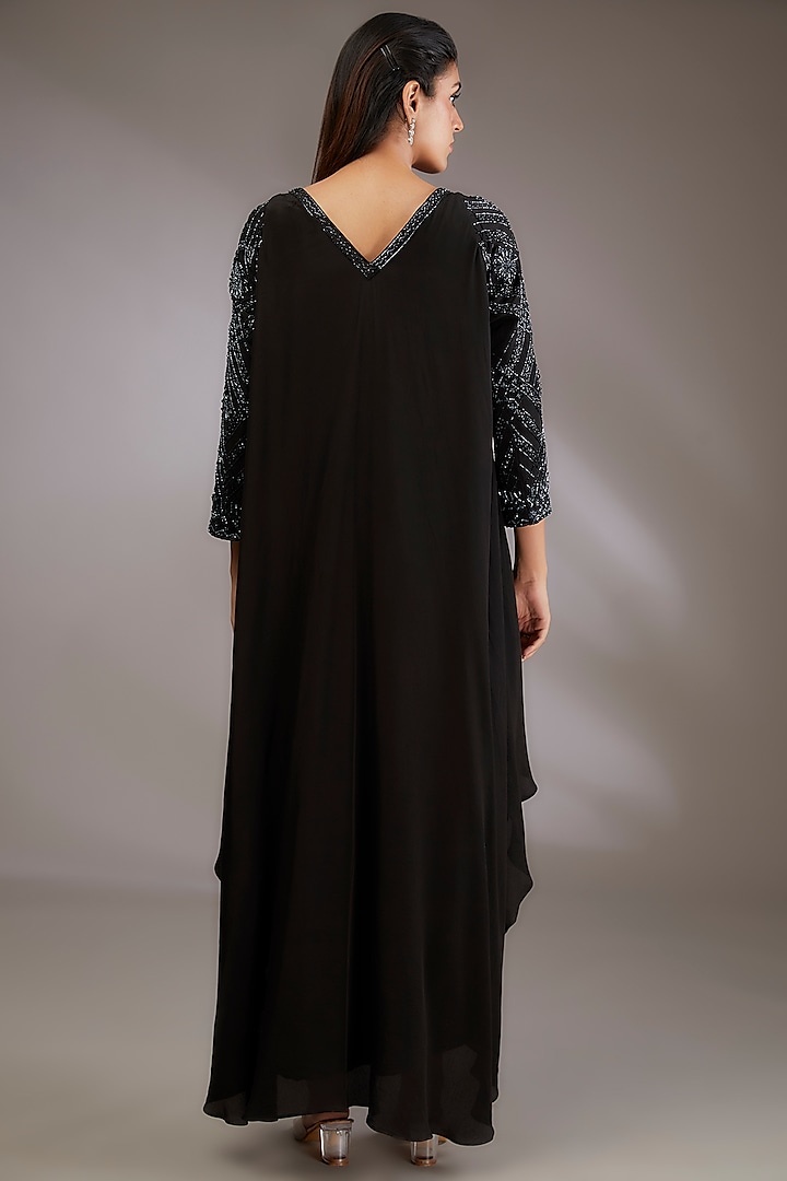 Black Crepe Embroidered High-Low Kurta Set by Vedika Soni at Pernia's Pop Up Shop