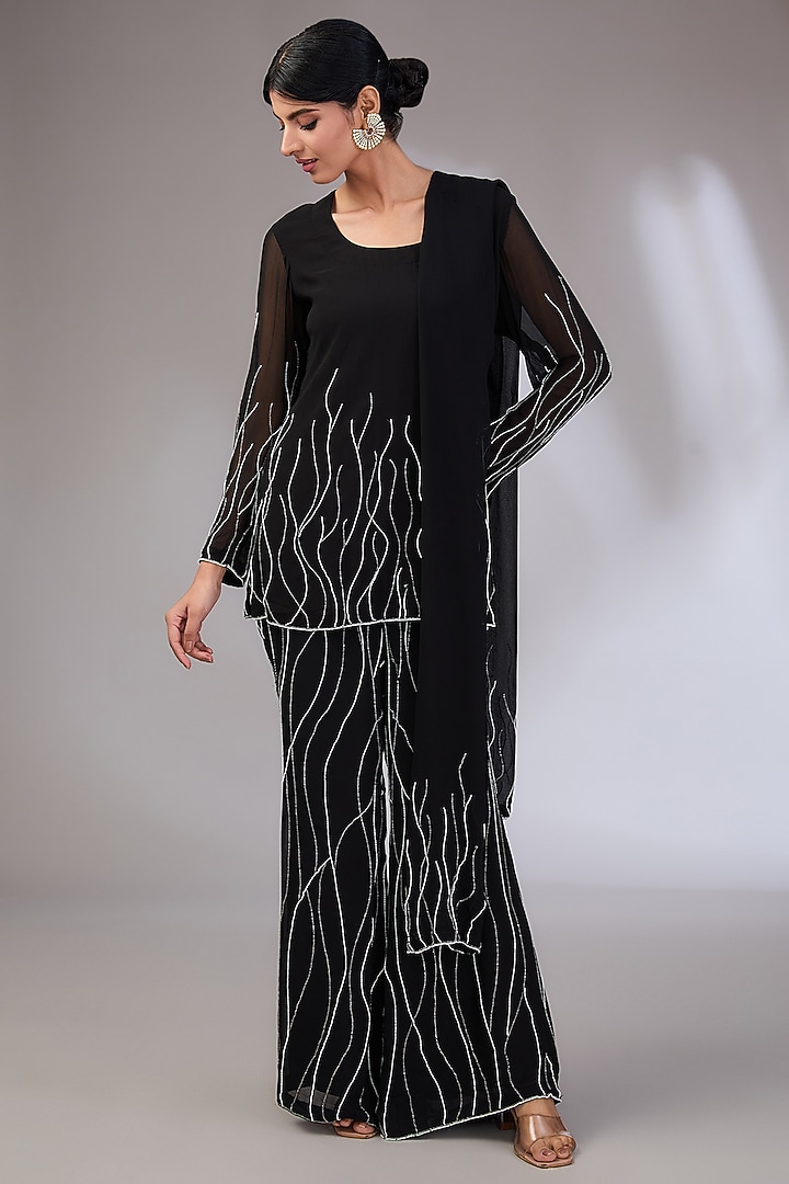 Black Georgette Hand Embroidered Kurta Set by Vedika Soni at Pernia's Pop Up Shop