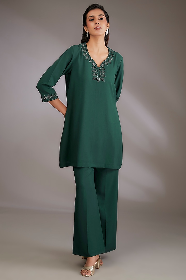 Green Wilson Hand Embroidered Kurta Set by Vedika Soni at Pernia's Pop Up Shop