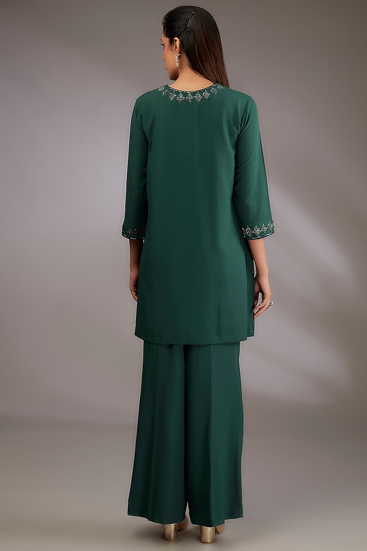 Green Wilson Hand Embroidered Kurta Set by Vedika Soni at Pernia's Pop Up Shop