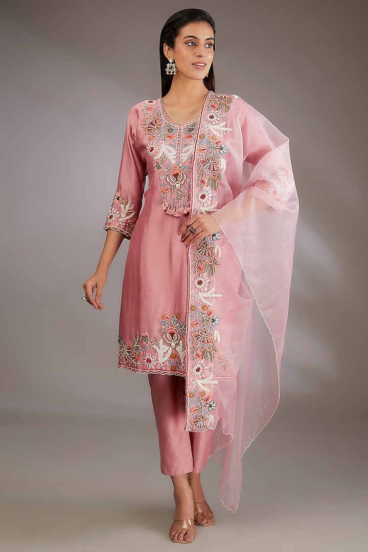 Pink Georgette Hand Embroidered Kurta Set by Vedika Soni at Pernia's Pop Up Shop