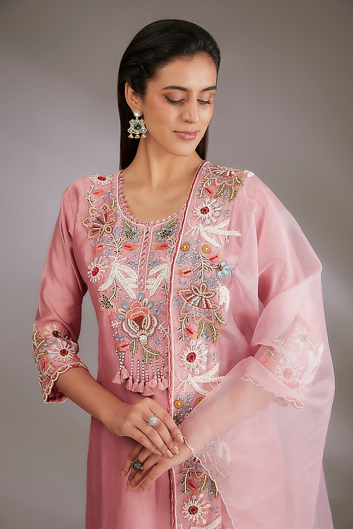 Pink Georgette Hand Embroidered Kurta Set by Vedika Soni at Pernia's Pop Up Shop