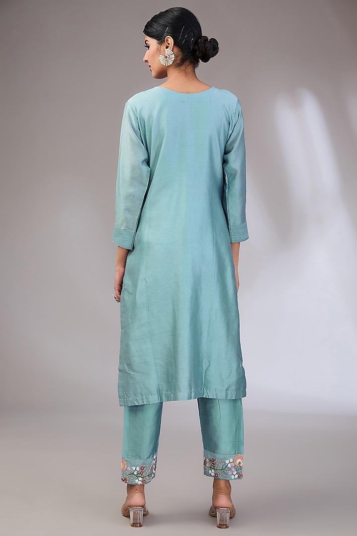 Blue Chanderi Machine Embroidered Kurta Set by Vedika Soni at Pernia's Pop Up Shop