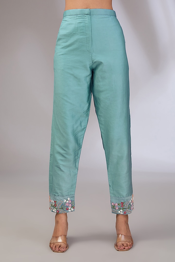 Blue Chanderi Machine Embroidered Kurta Set by Vedika Soni at Pernia's Pop Up Shop