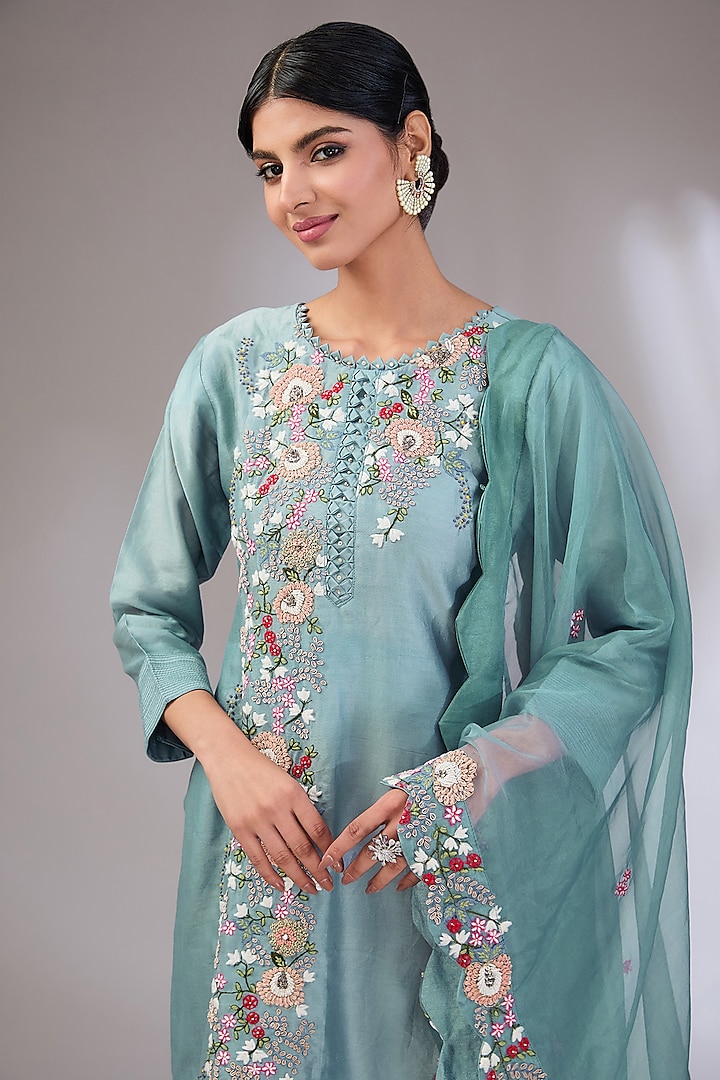 Blue Chanderi Machine Embroidered Kurta Set by Vedika Soni at Pernia's Pop Up Shop