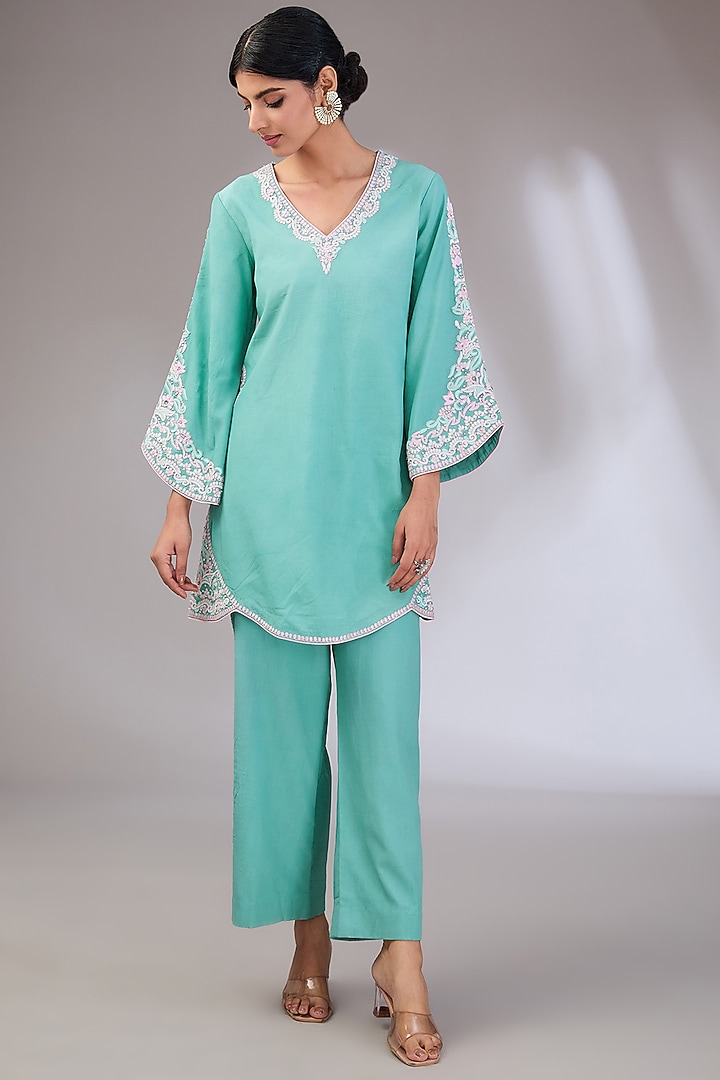 Sea Green Crepe Machine Embroidered Kurta Set by Vedika Soni at Pernia's Pop Up Shop