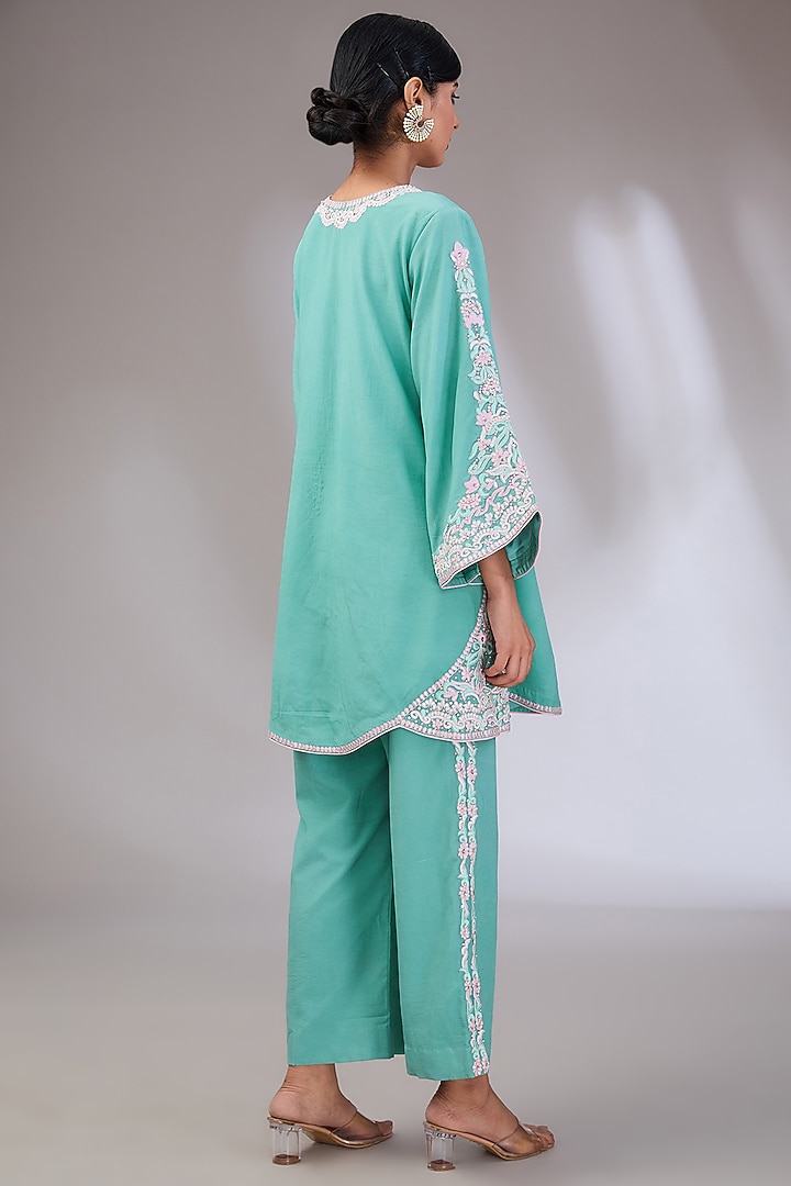 Sea Green Crepe Machine Embroidered Kurta Set by Vedika Soni at Pernia's Pop Up Shop