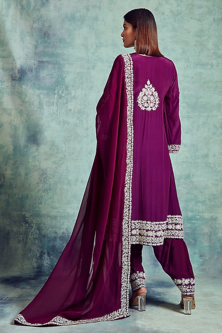 Russian Violet Embroidered Kurta Set by Vedika Soni at Pernia's Pop Up Shop