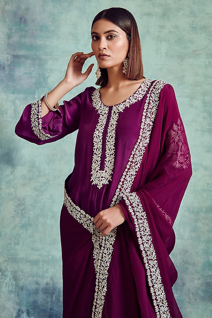 Russian Violet Embroidered Kurta Set by Vedika Soni at Pernia's Pop Up Shop