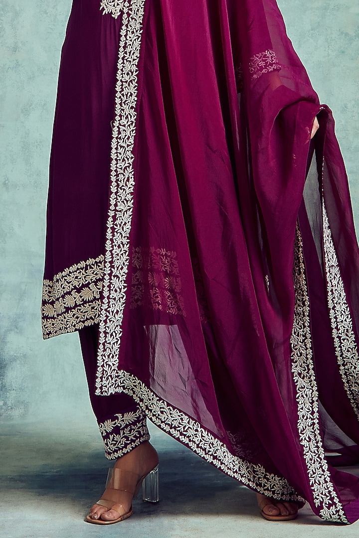 Russian Violet Embroidered Kurta Set by Vedika Soni at Pernia's Pop Up Shop