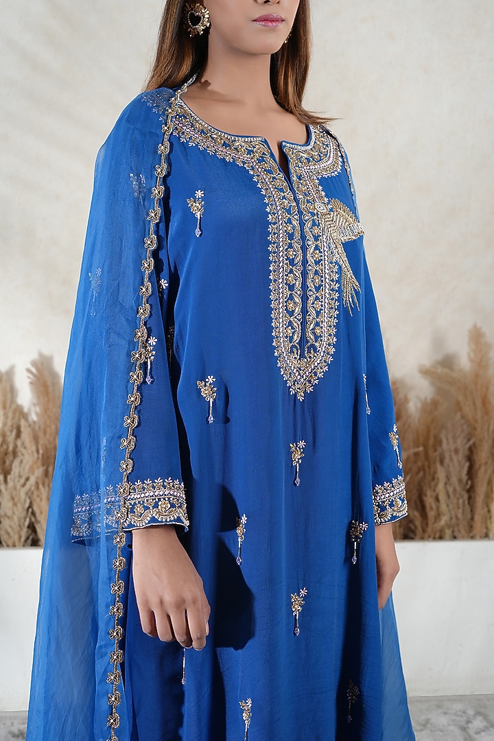 Blue Crepe Embroidered Kurta Set by Vedika Soni at Pernia's Pop Up Shop