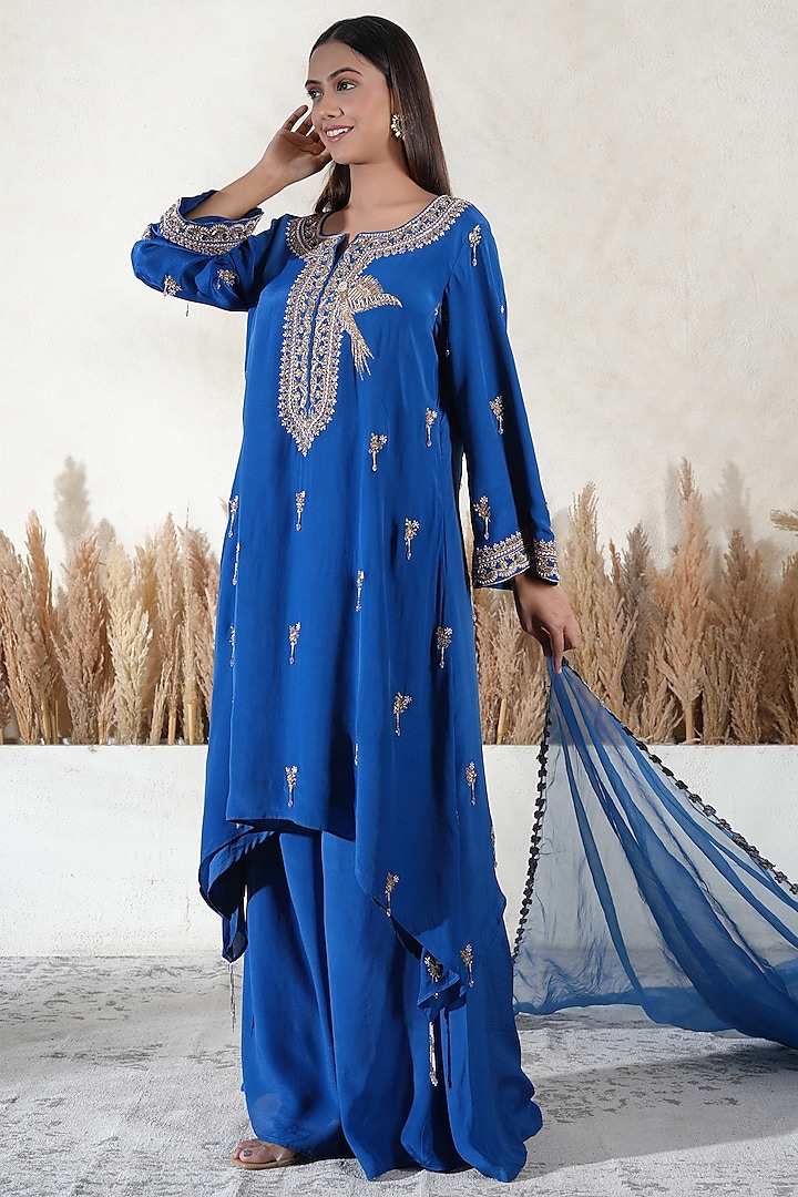 Blue Crepe Embroidered Kurta Set by Vedika Soni at Pernia's Pop Up Shop